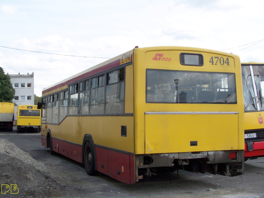 4704
Po wielu wizytach, w końcu wreszcie huta!
Słowa kluczowe: M121M 4704 ZajezdniaOstrobramska 2011