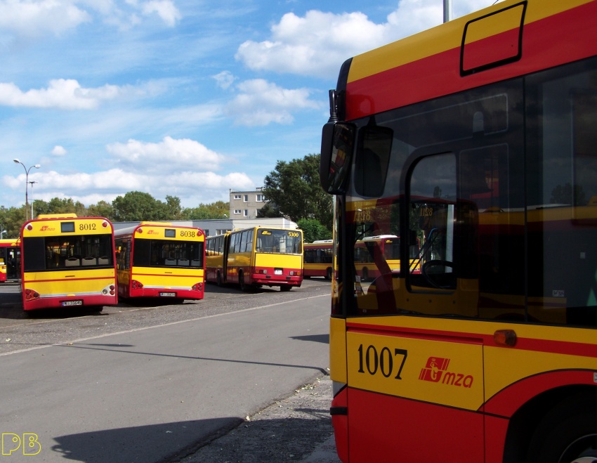 5300
Czuje się już jak obcy w stadzie solarisów
Słowa kluczowe: Ik280 5300 ZajezdniaOstrobramska 2011