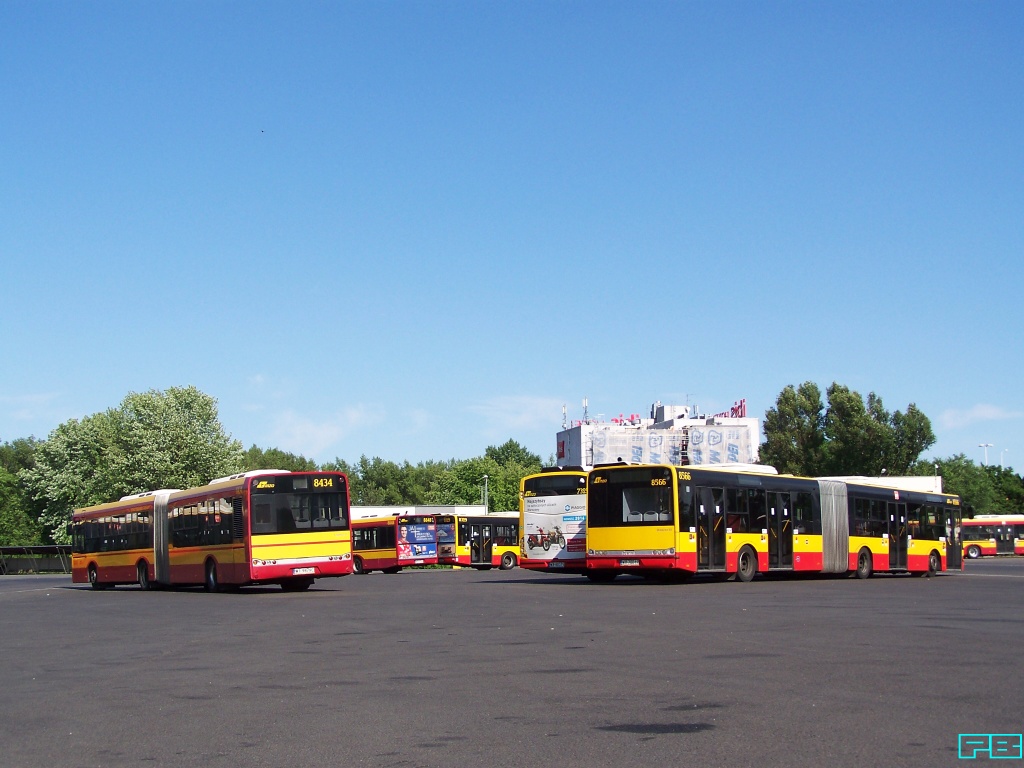 8434, 8566
Różne SU18 na placu. I gazowiec Solbusa się trafił.
Słowa kluczowe: SU18 8434 8566 ZajezdniaOstrobramska 2016