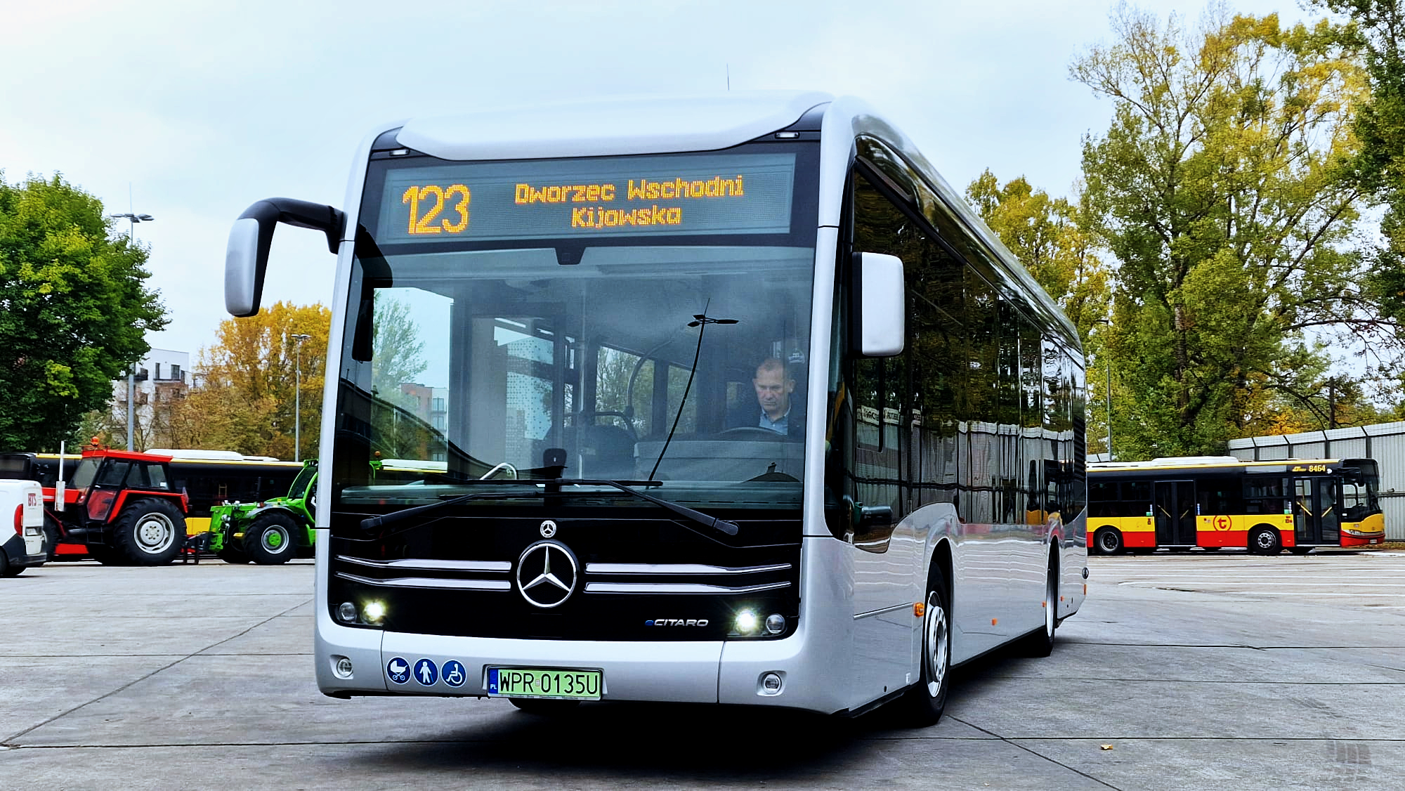 957
Dzisiaj na 166. Pozdrawiamy Kierownika.

Foto: MZA.
Słowa kluczowe: MercedesE-Citaro 957 ZajezdniaStalowa 2024